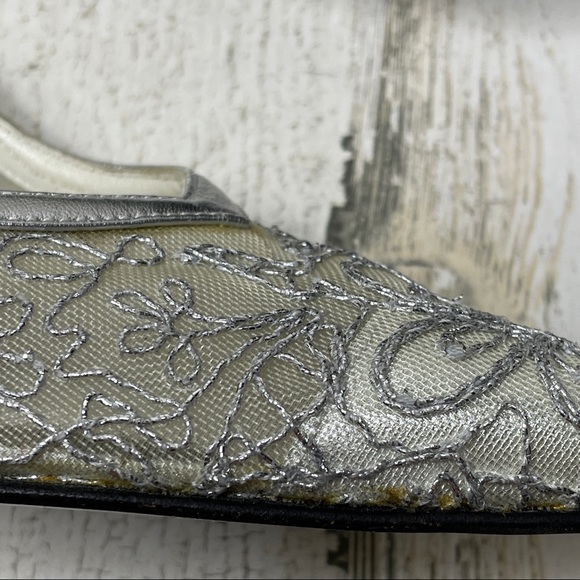 Stuart Weitzman silver mesh lace heels 7.5M (fits like 7) - Picture 8 of 13